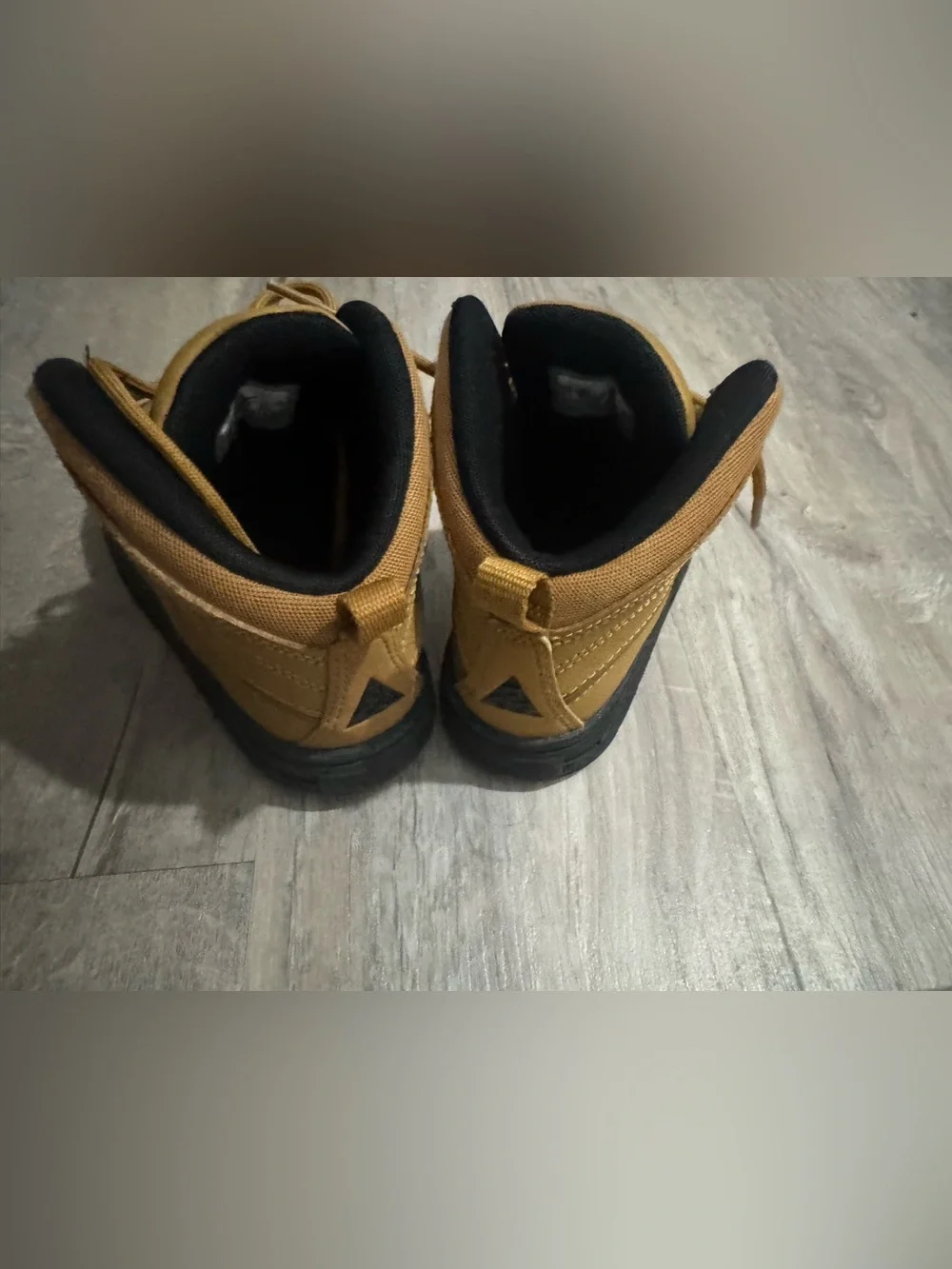 Nike Kids Tan & Black High-Top Boots – Never Worn